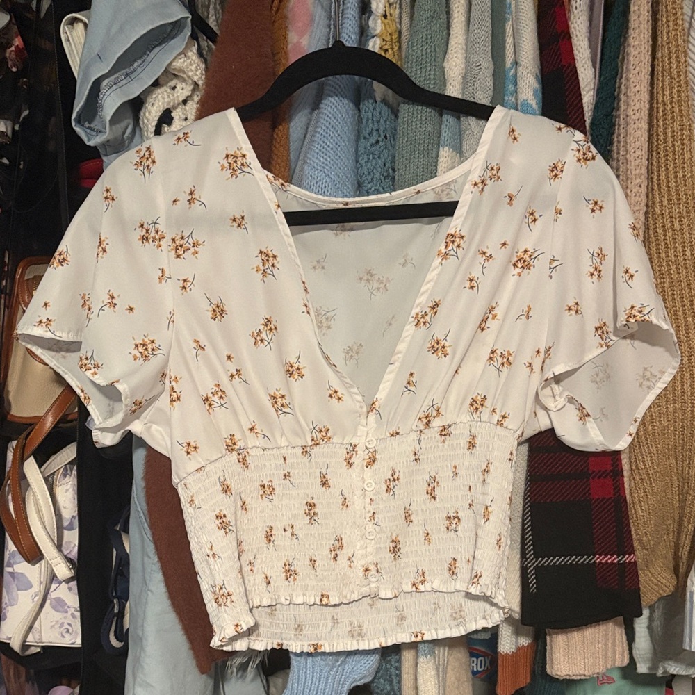 NWOT Elegant Floral V-Neck Button Up Blouse